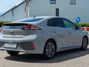 IONIQ 1.6l GDi PHEV Advantage (MJ22) DCT