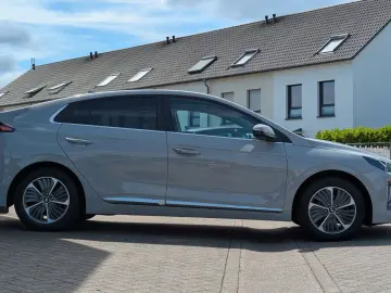 IONIQ 1.6l GDi PHEV Advantage (MJ22) DCT
