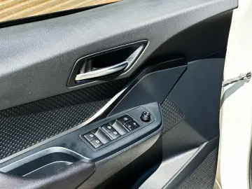 Toyota C-HR 1.8 HSD 4x2 CVT C-ult