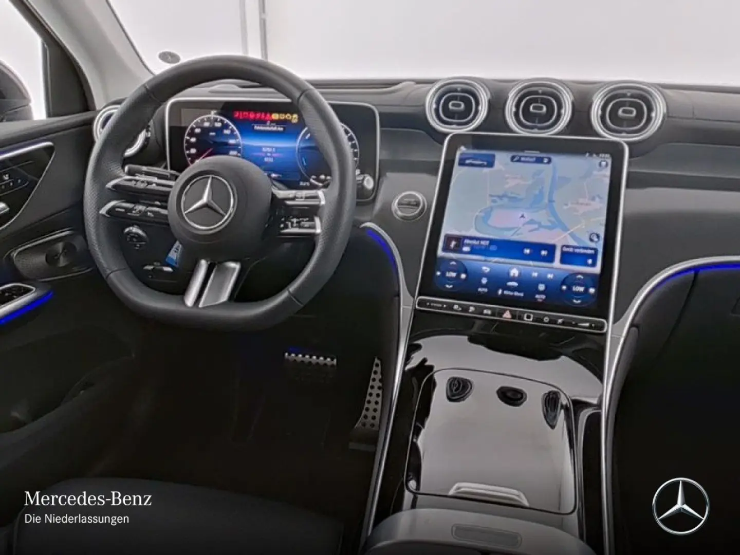 GLC 300 e 4M Cp AMG Premium  PANO AHK DIGITAL 19