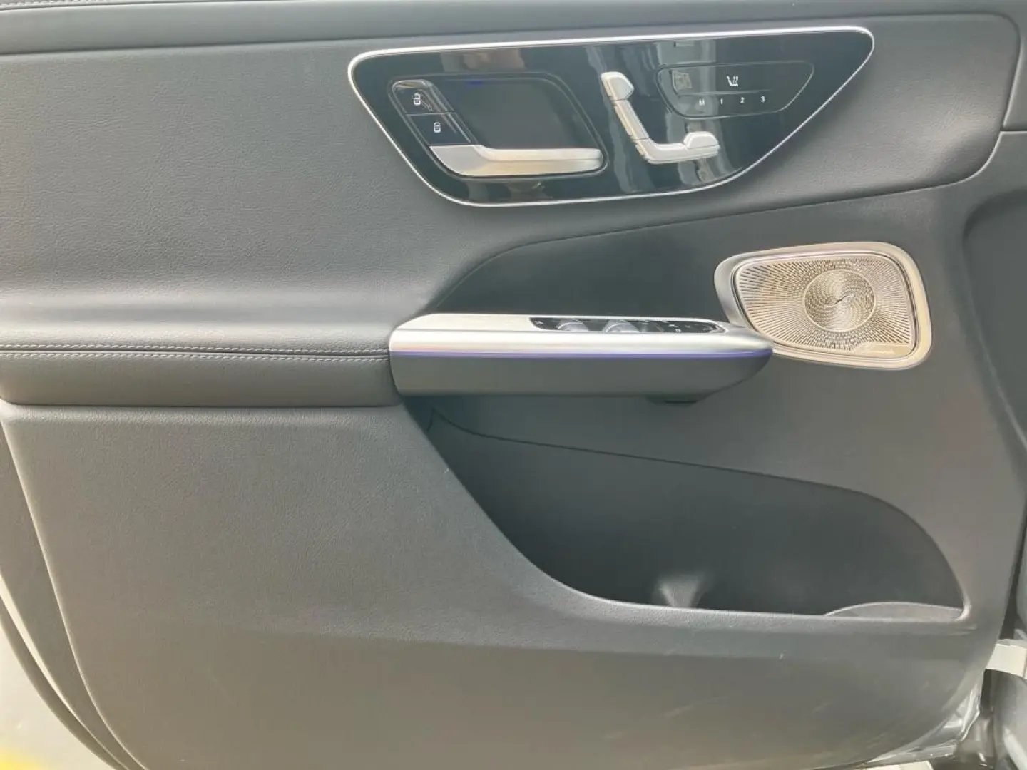 GLC 300 e 4M AMG AHK HuD Pano 360 3D-Sound ACC