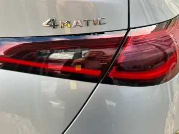GLC 300 e 4M AMG AHK HuD Pano 360 3D-Sound ACC