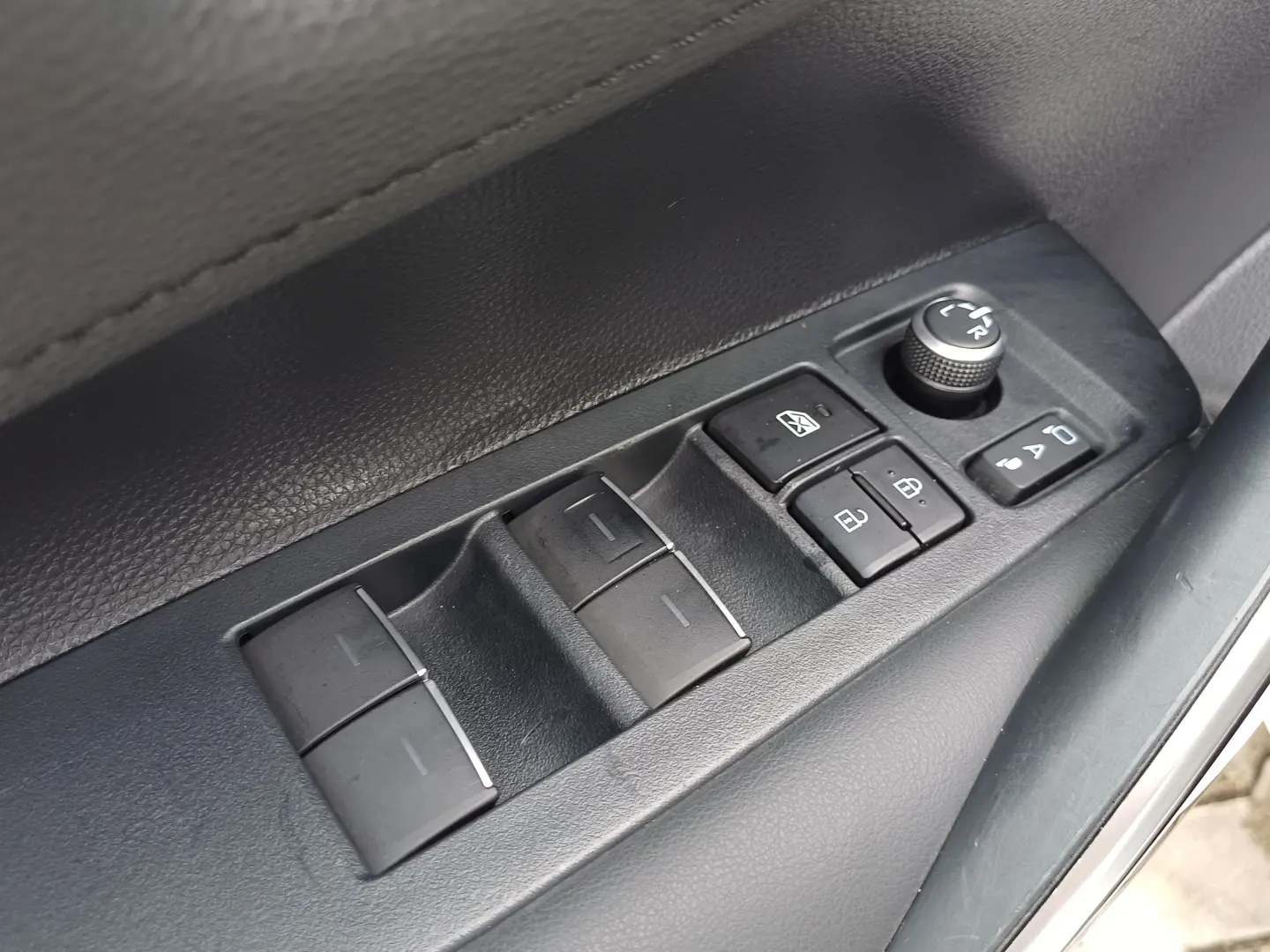 TOYOTA COROLLA SEDAN HYB 1.8 HYB EXCLUSIVE CVT