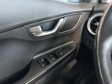 Kona Select dig.Cockpit ACC R.Cam SmartLink PDC