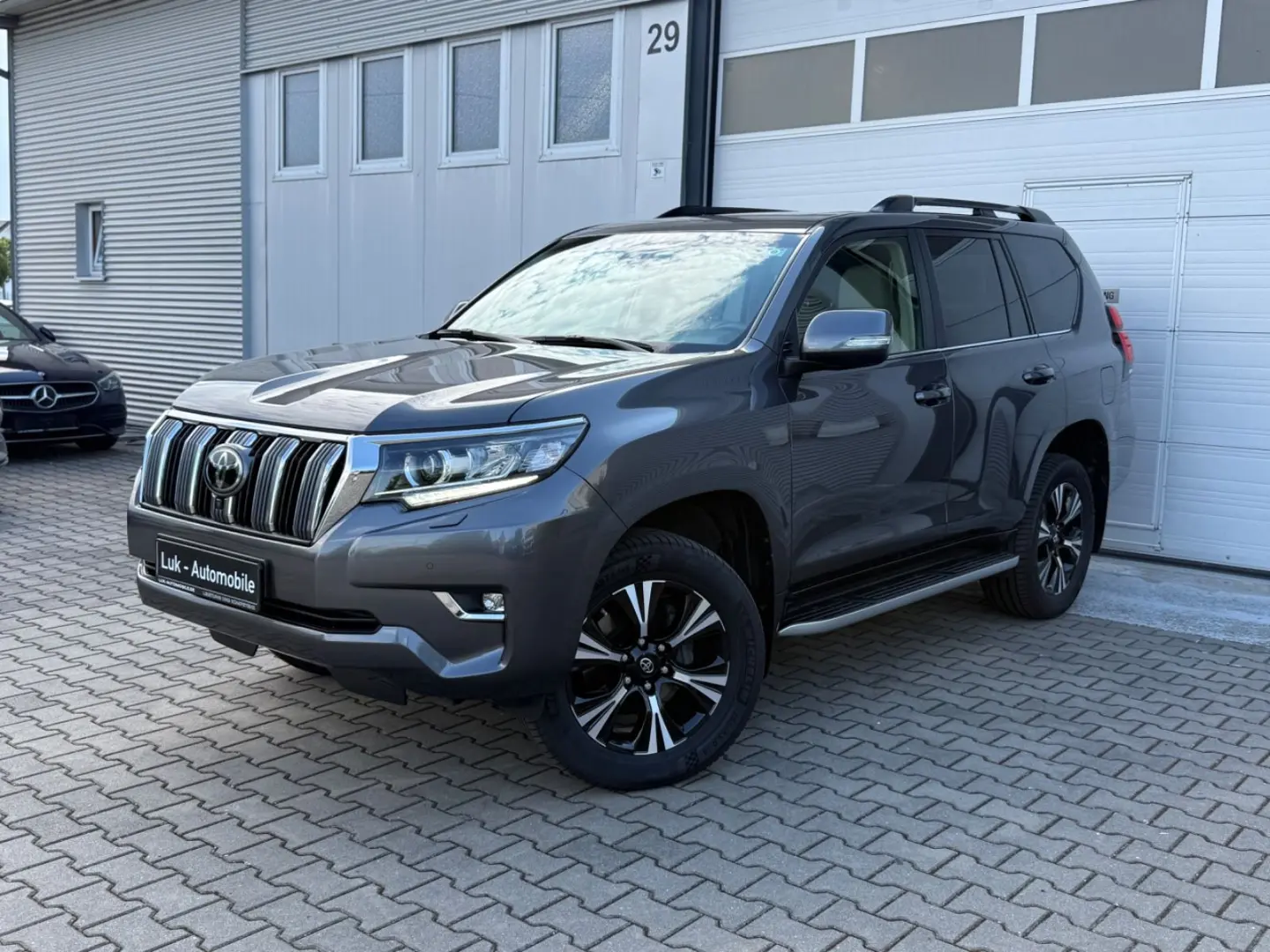 Land Cruiser 2.8 D-4D Tec-Edition°7Sitz°AHK