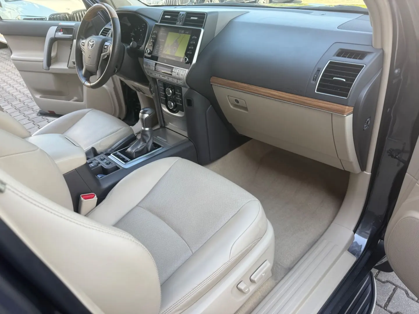 Land Cruiser 2.8 D-4D Tec-Edition°7Sitz°AHK