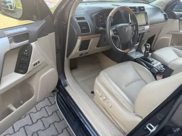 Land Cruiser 2.8 D-4D Tec-Edition°7Sitz°AHK