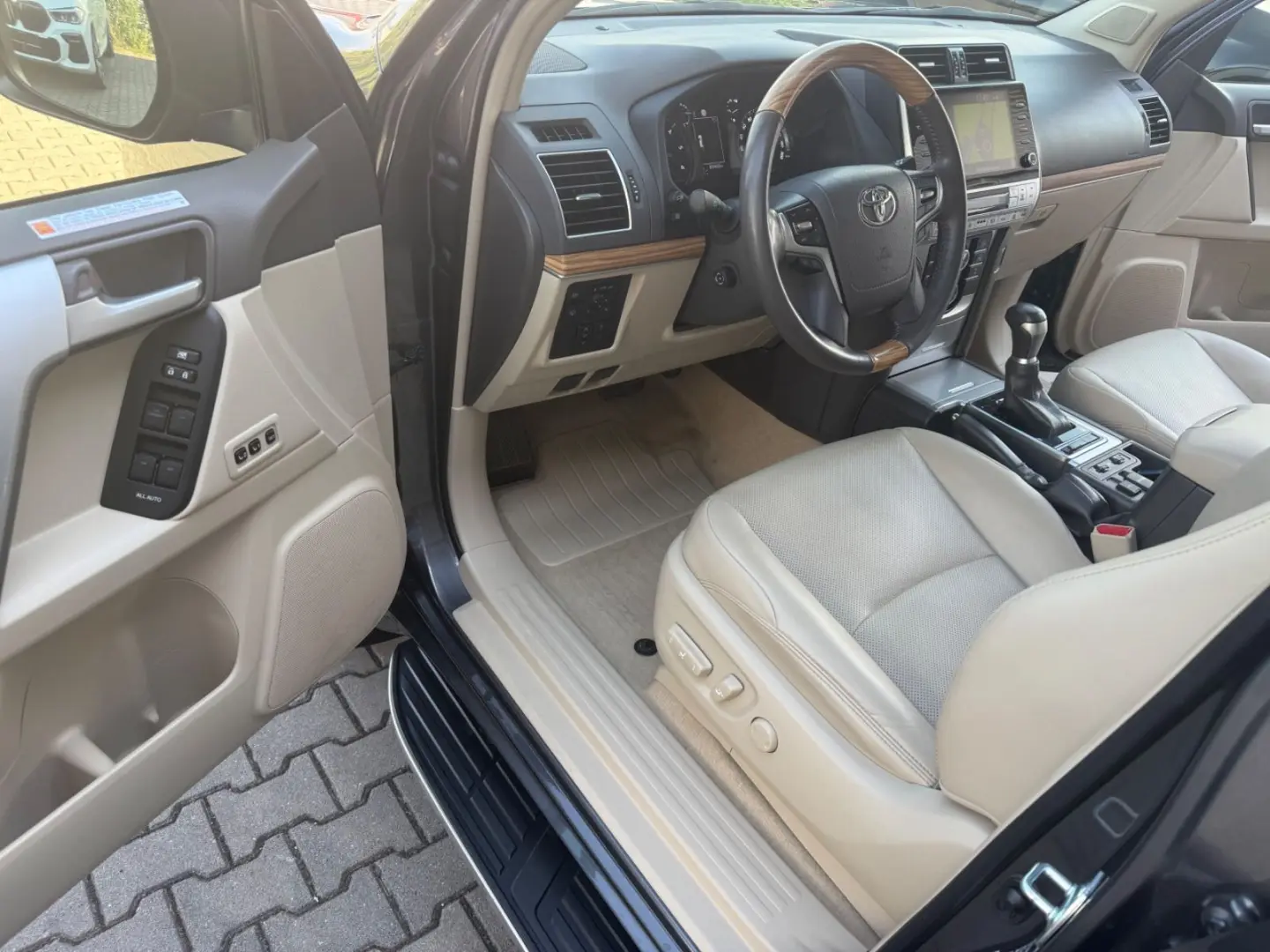 Land Cruiser 2.8 D-4D Tec-Edition°7Sitz°AHK