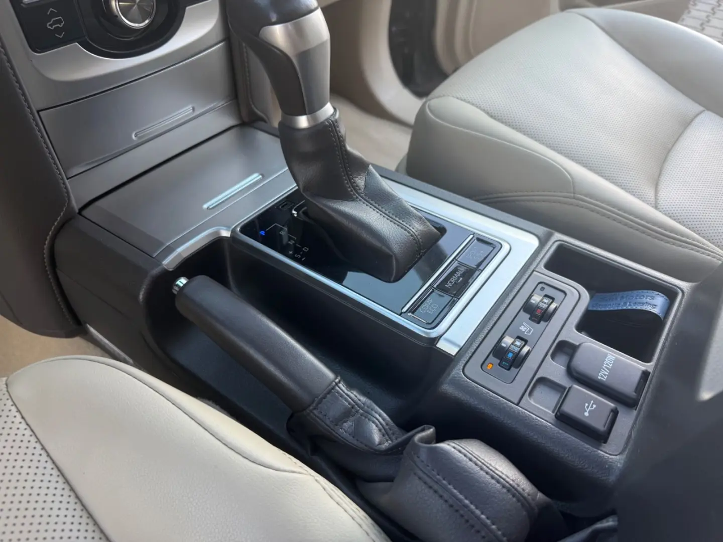 Land Cruiser 2.8 D-4D Tec-Edition°7Sitz°AHK