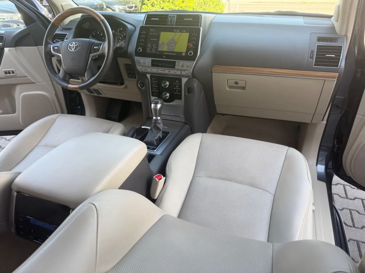 Land Cruiser 2.8 D-4D Tec-Edition°7Sitz°AHK