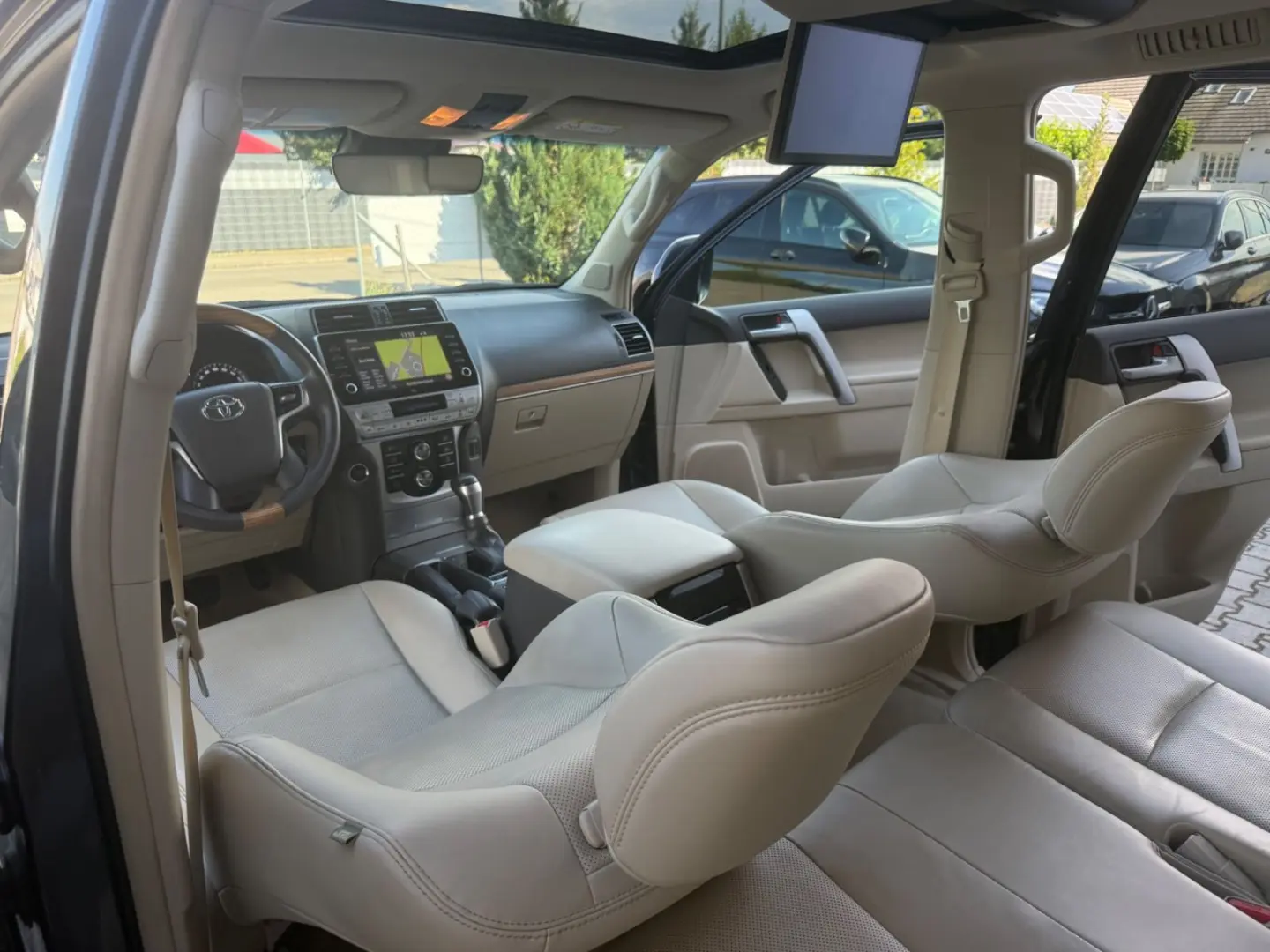 Land Cruiser 2.8 D-4D Tec-Edition°7Sitz°AHK