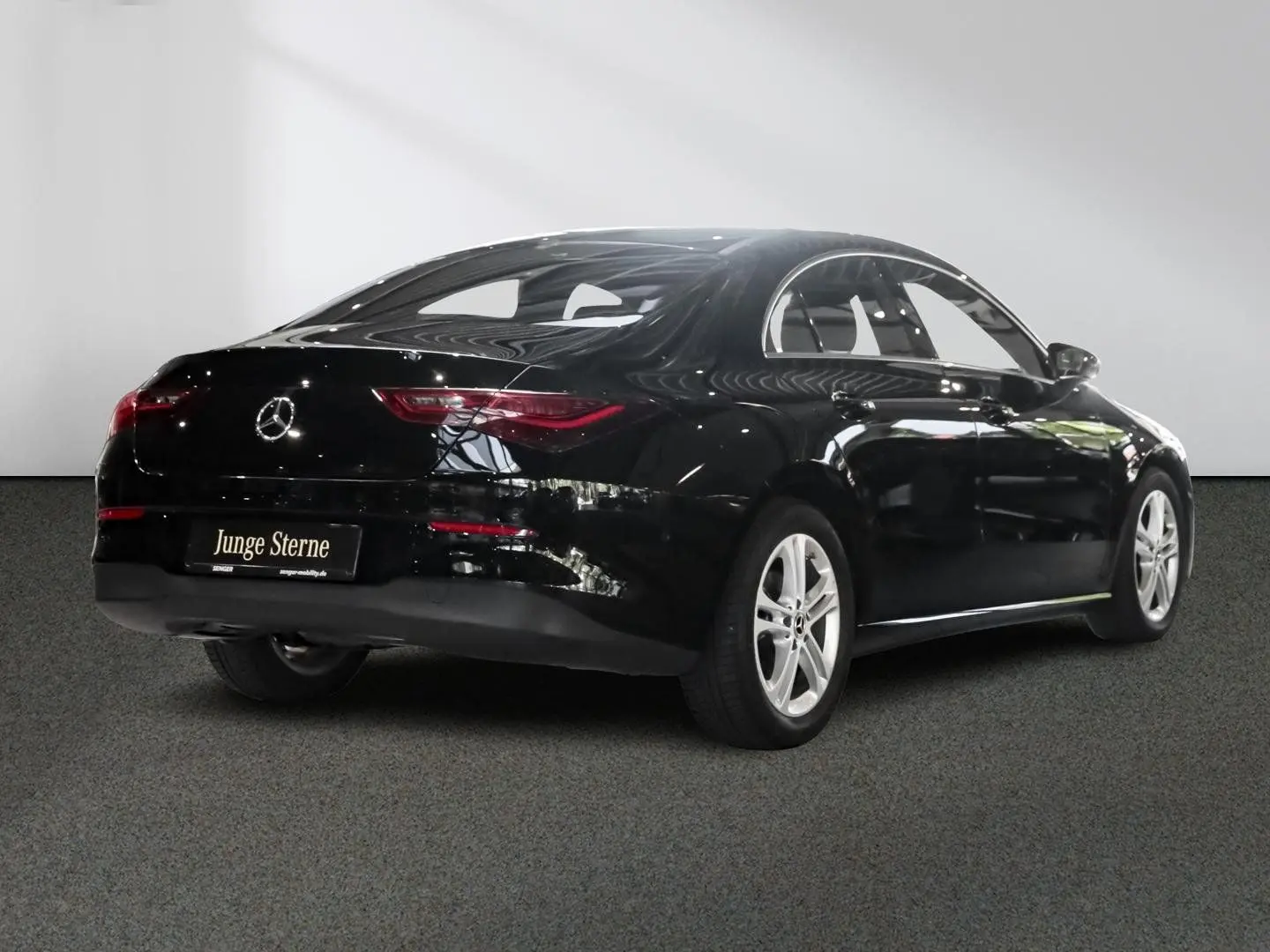 CLA 180 Rückfahrkamera Sitzheizung MBUX-Navi LED