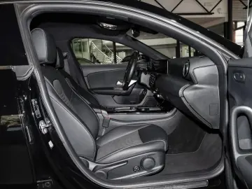 CLA 180 Rückfahrkamera Sitzheizung MBUX-Navi LED