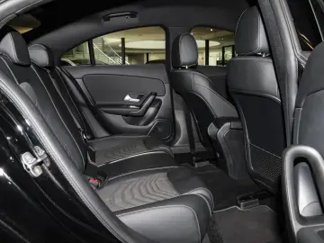 CLA 180 Rückfahrkamera Sitzheizung MBUX-Navi LED