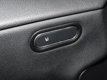 CLA 180 Rückfahrkamera Sitzheizung MBUX-Navi LED