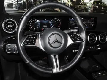 CLA 180 Rückfahrkamera Sitzheizung MBUX-Navi LED