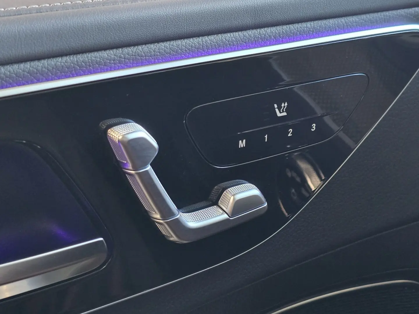 C 300 e AMG Navi HUD SHZ LED Massage CarPlay ACC