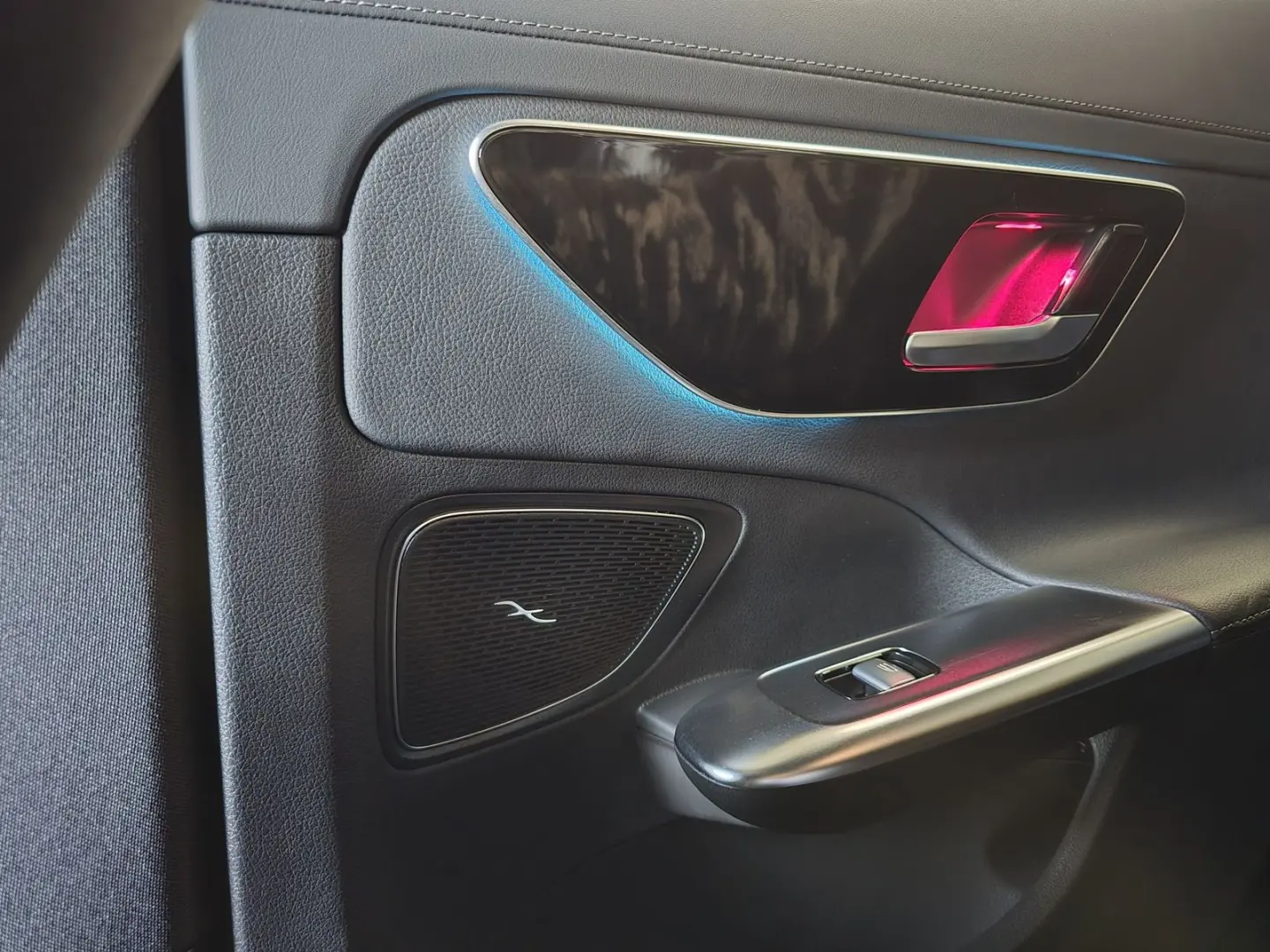 C 300 e AMG Navi HUD SHZ LED Massage CarPlay ACC