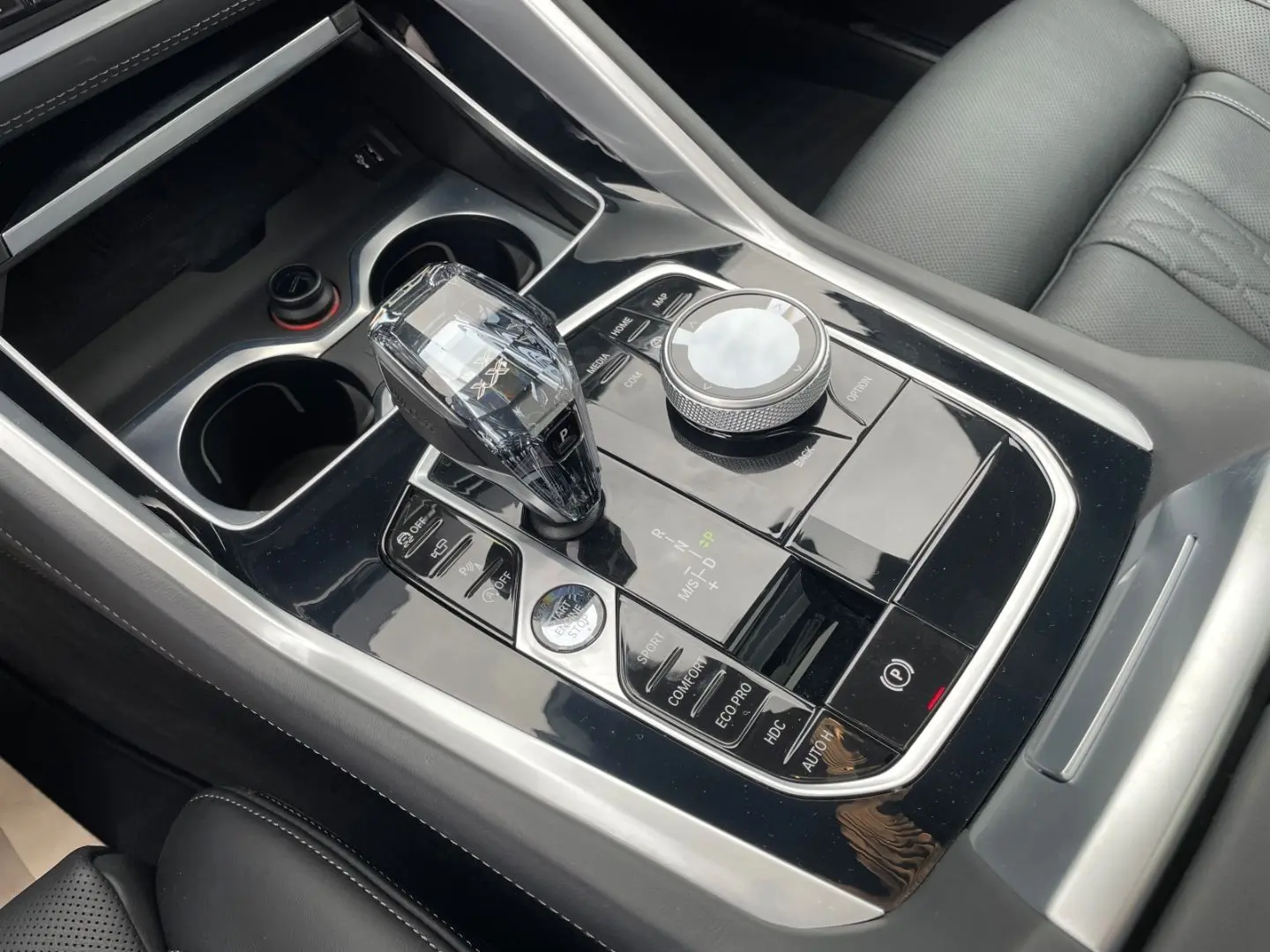 BMW  X6 M50 i PANO HUD DAP PA+ INTEGRAL GESTIK ICONIC