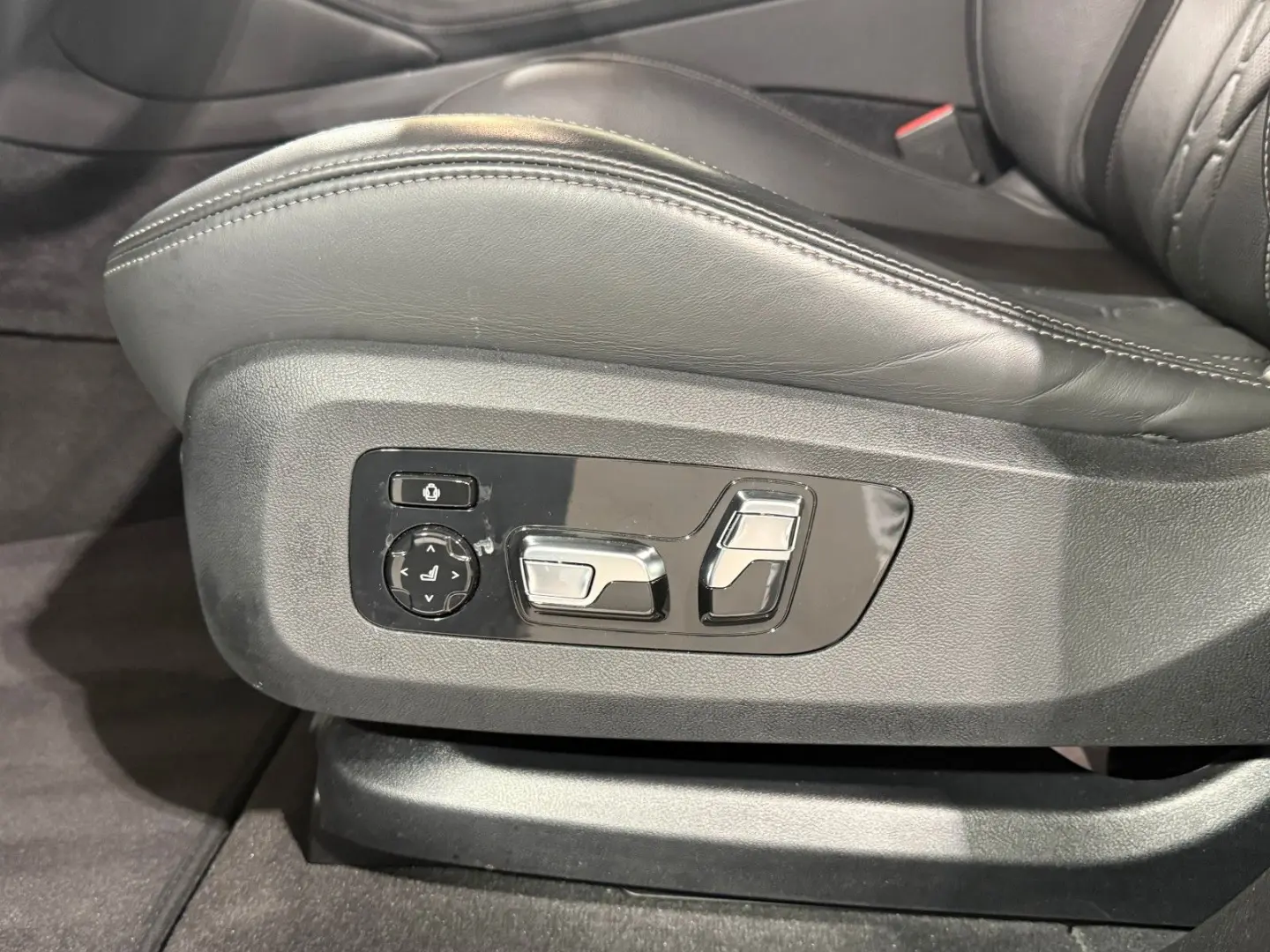 BMW X6 M60i xDrive Standhzg AHK M-Sitze ACC
