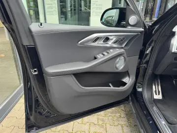 BMW XM 50e AHK B&W Autobahnas 23
