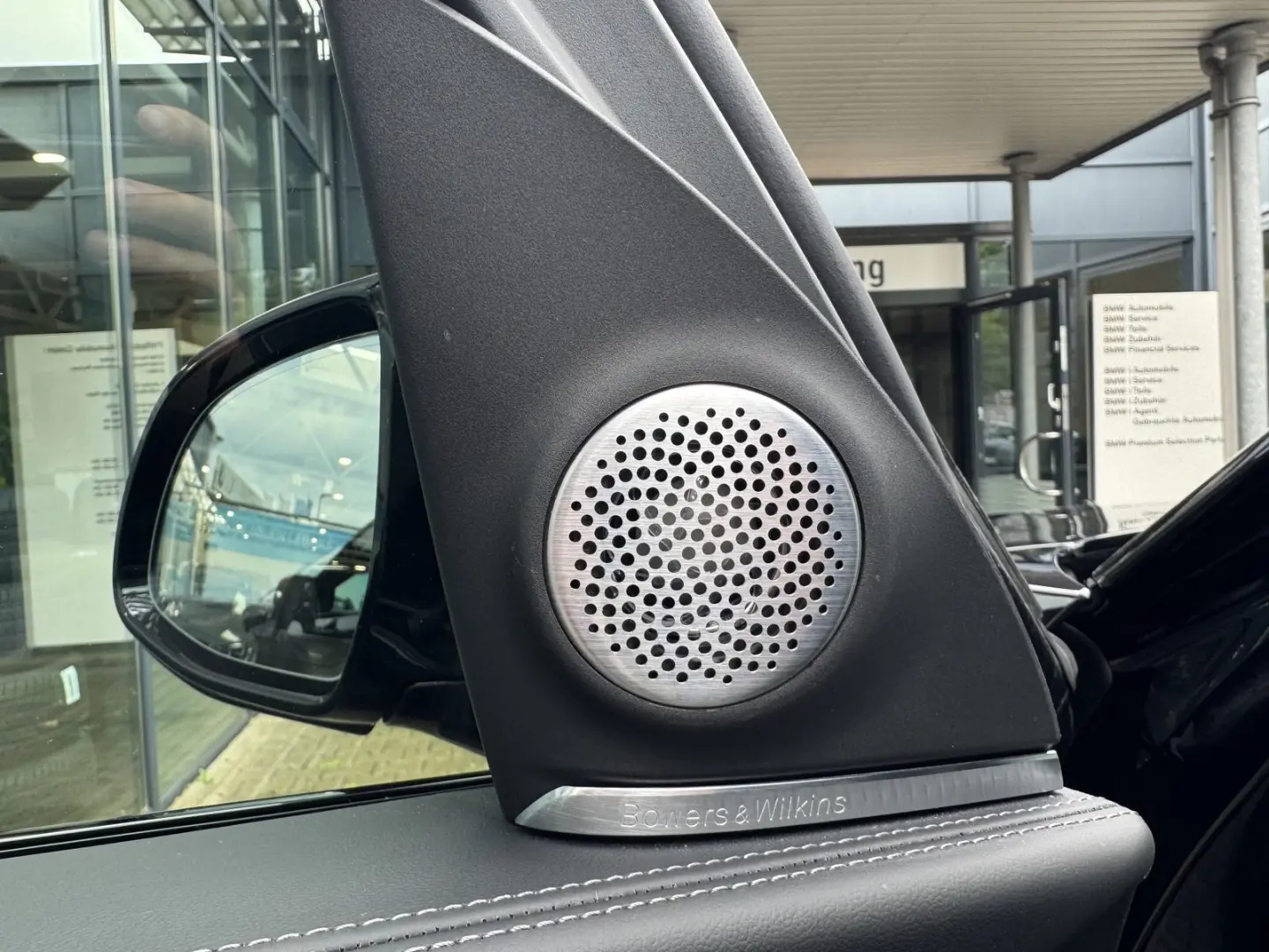 BMW XM 50e AHK B&W Autobahnas 23