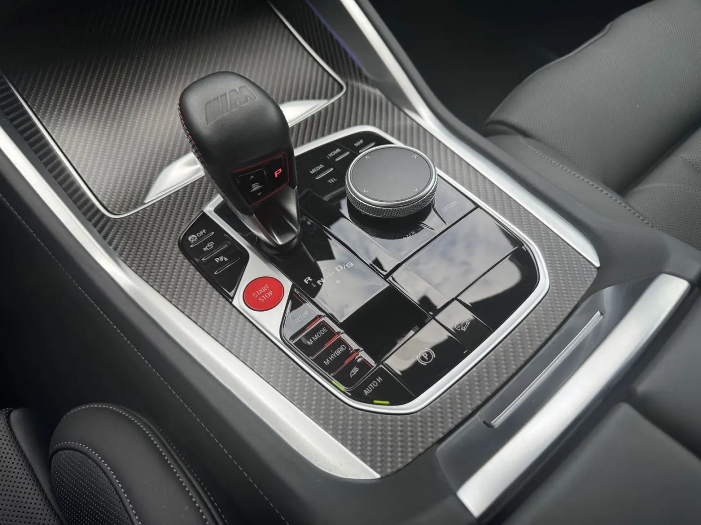 BMW XM 50e AHK B&W Autobahnas 23