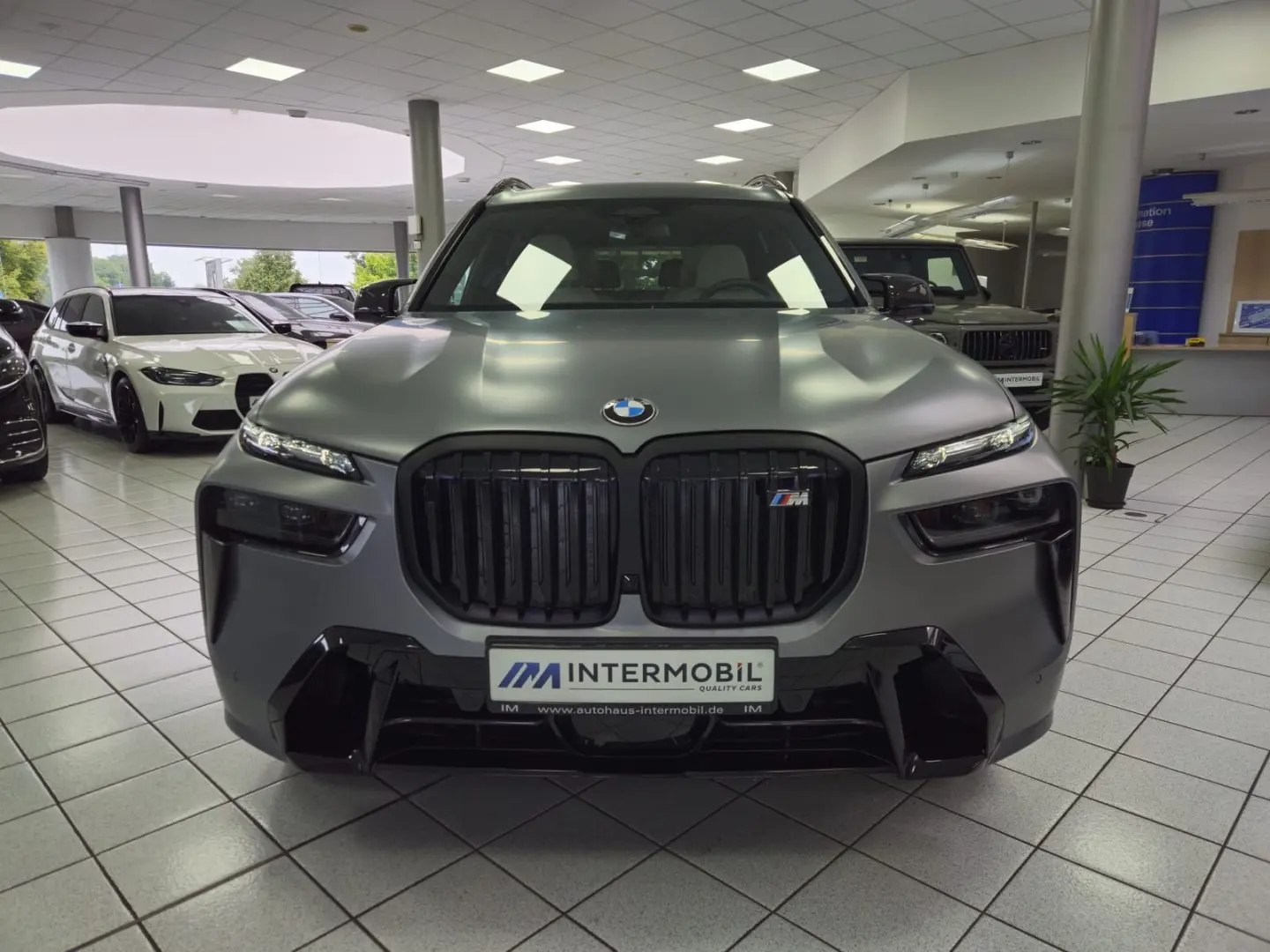 BMW X7 M60 i*PANO-SKY*B&W*HUD*KRISTALL*6-SITZ*360°