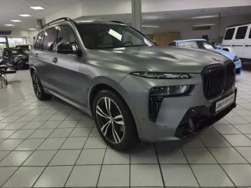 BMW X7 M60 i*PANO-SKY*B&W*HUD*KRISTALL*6-SITZ*360°