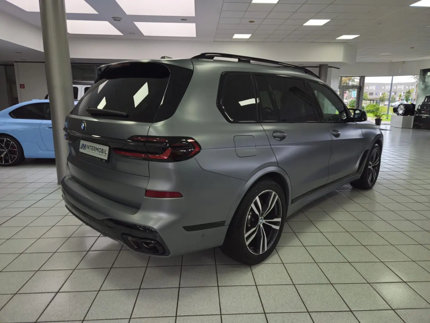 BMW X7 M60 i*PANO-SKY*B&W*HUD*KRISTALL*6-SITZ*360°