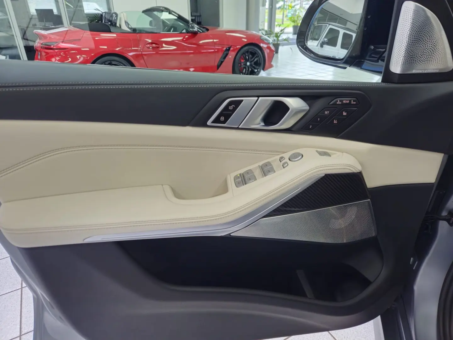BMW X7 M60 i*PANO-SKY*B&W*HUD*KRISTALL*6-SITZ*360°