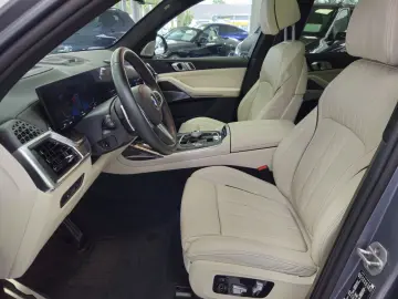BMW X7 M60 i*PANO-SKY*B&W*HUD*KRISTALL*6-SITZ*360°