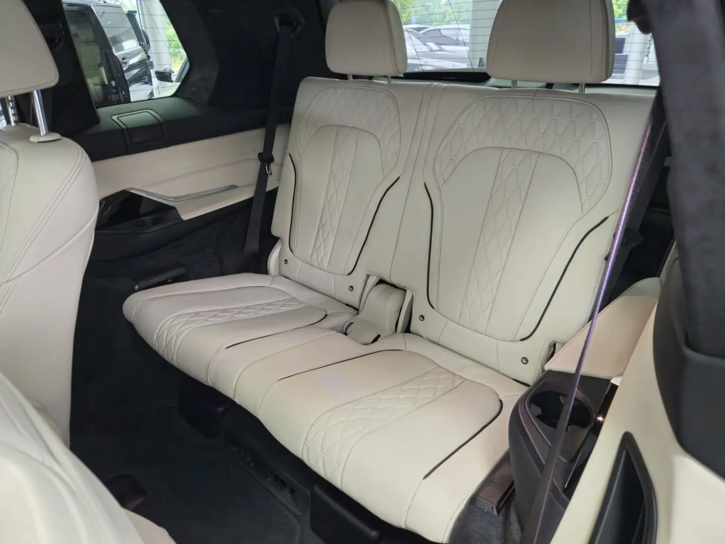 BMW X7 M60 i*PANO-SKY*B&W*HUD*KRISTALL*6-SITZ*360°