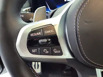BMW X7 M60 i*PANO-SKY*B&W*HUD*KRISTALL*6-SITZ*360°