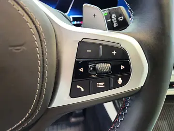 BMW X7 M60 i*PANO-SKY*B&W*HUD*KRISTALL*6-SITZ*360°
