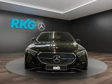 Mercedes-Benz E 200 4M AMG LEDER DISTRONIC