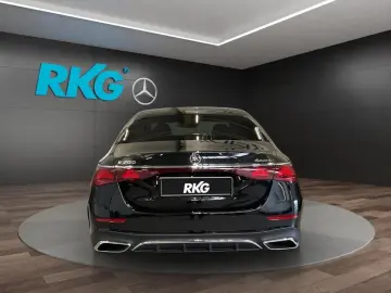 Mercedes-Benz E 200 4M AMG LEDER DISTRONIC