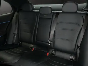 Mercedes-Benz E 200 4M AMG LEDER DISTRONIC
