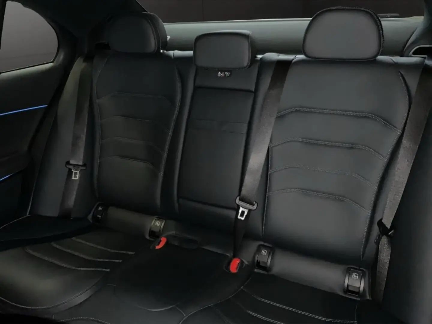 Mercedes-Benz E 200 4M AMG LEDER DISTRONIC