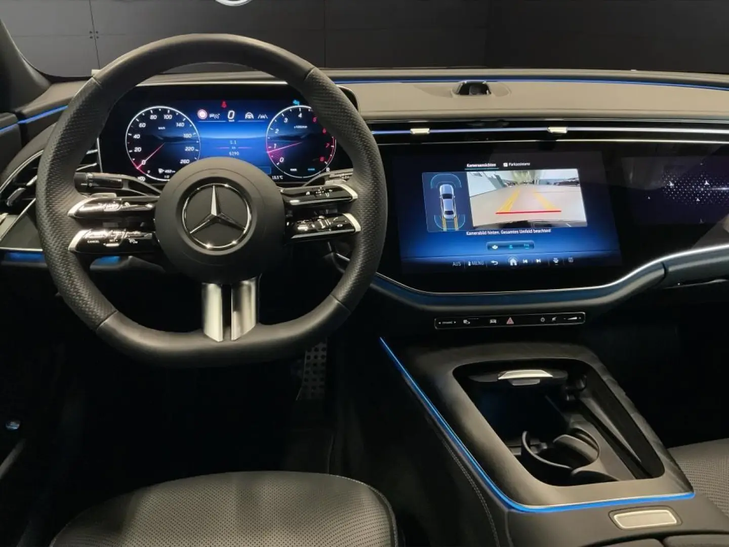 Mercedes-Benz E 200 4M AMG LEDER DISTRONIC