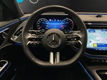 Mercedes-Benz E 200 4M AMG LEDER DISTRONIC