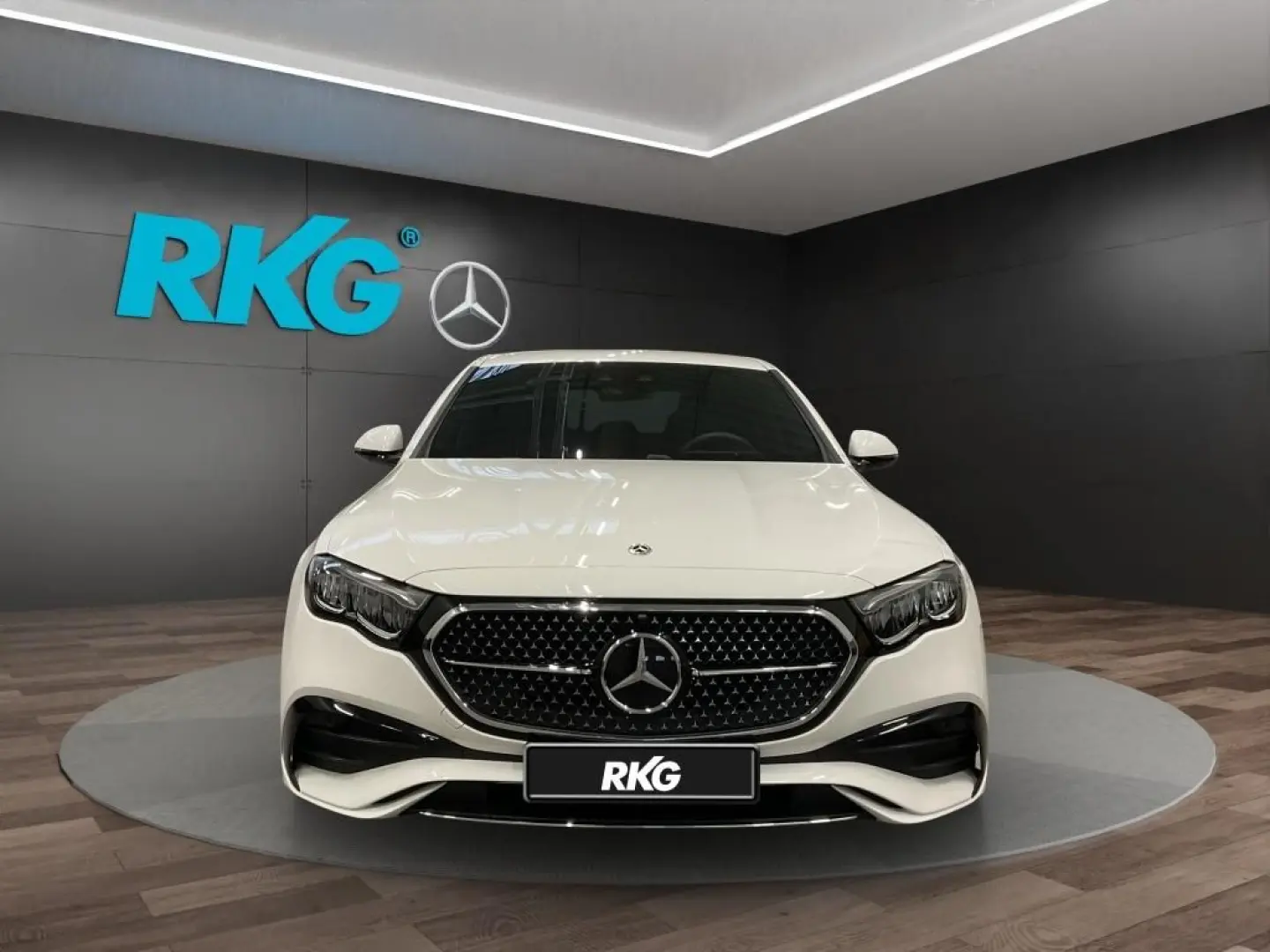 Mercedes-Benz  E 200 4M AMG LEDER DISTRONIC