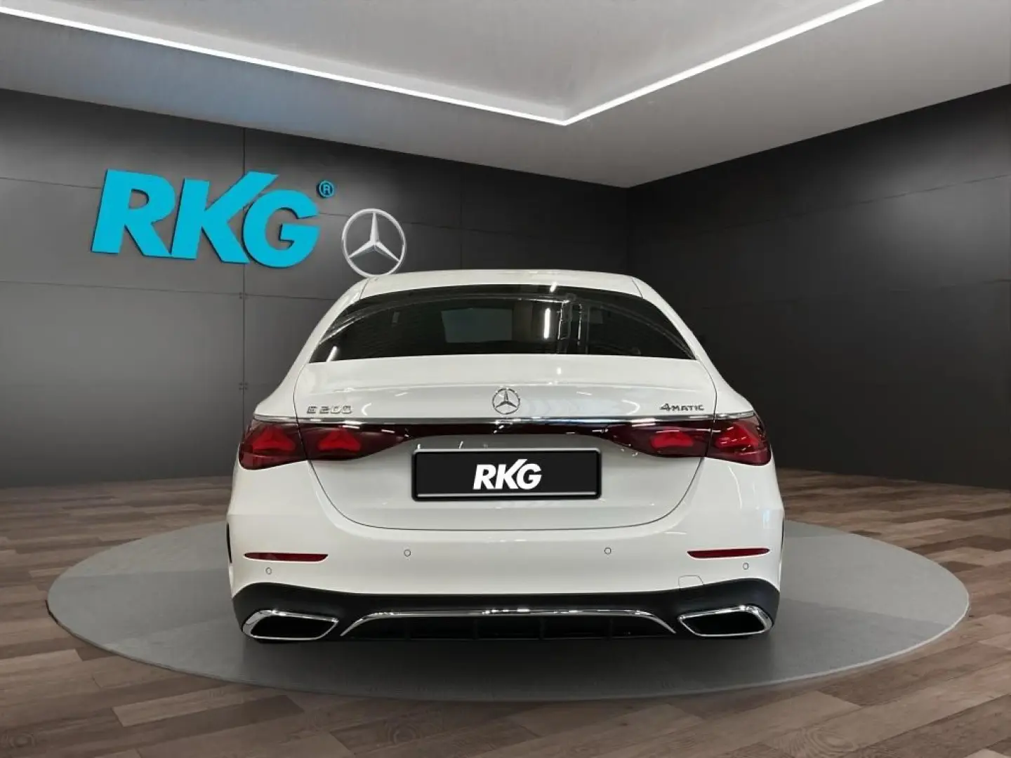 Mercedes-Benz  E 200 4M AMG LEDER DISTRONIC