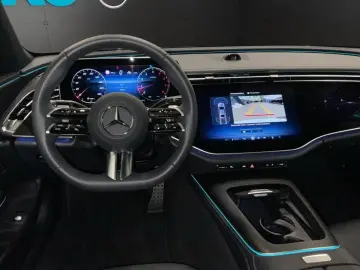 Mercedes-Benz  E 200 4M AMG LEDER DISTRONIC