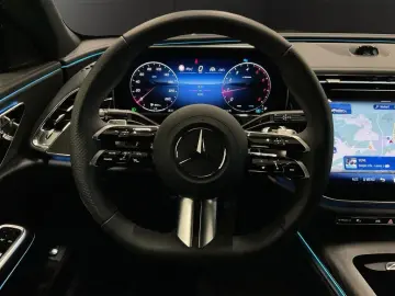 Mercedes-Benz  E 200 4M AMG LEDER DISTRONIC