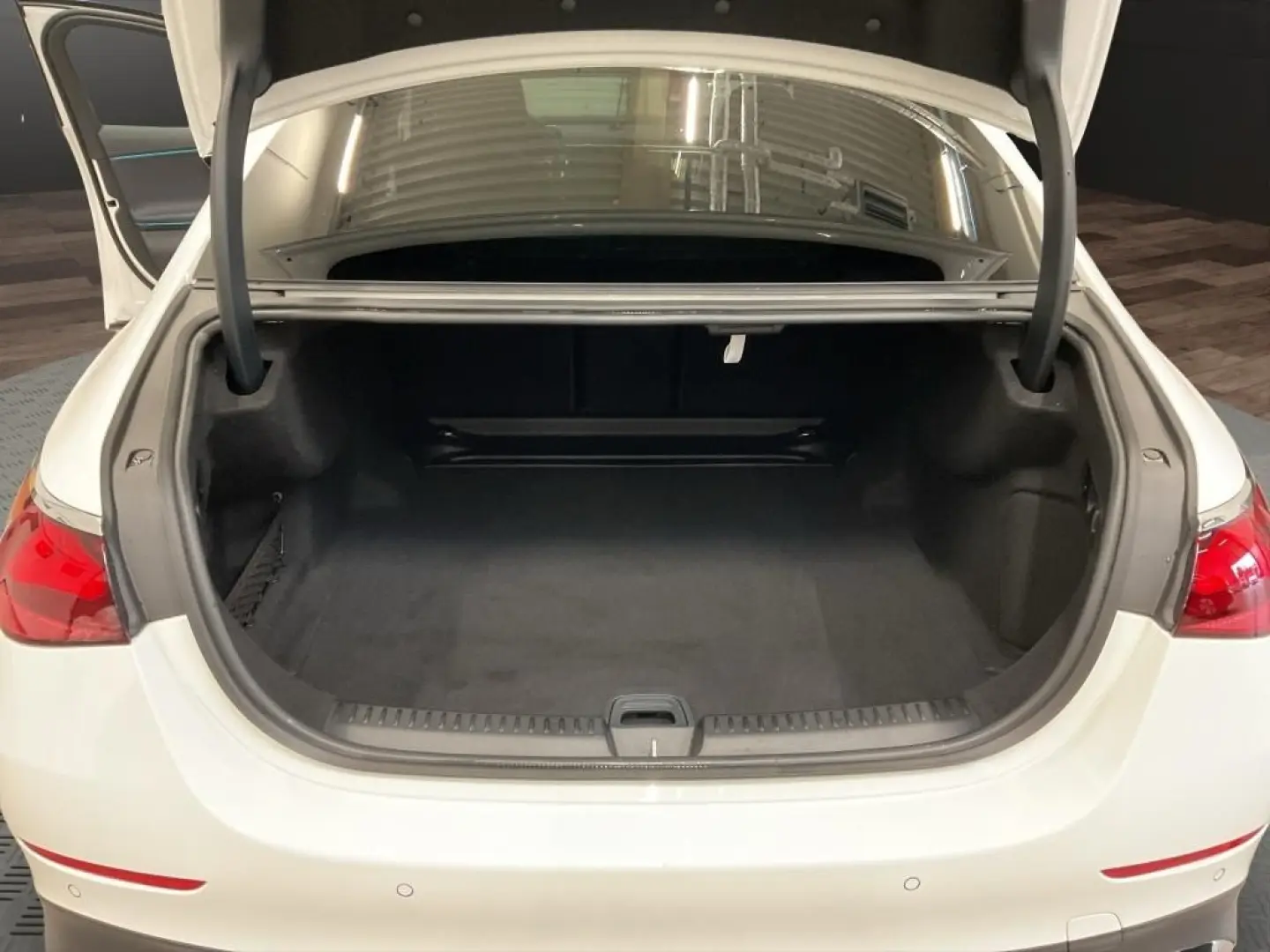 Mercedes-Benz  E 200 4M AMG LEDER DISTRONIC