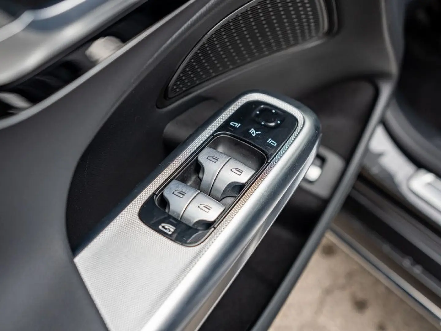 Mercedes-Benz E 450 4M AMG-Sport/DIGITAL/360/Pano/Distr