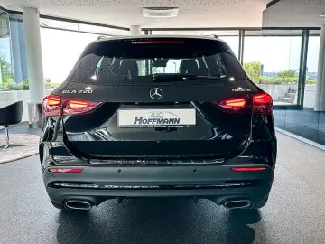 Mercedes-Benz GLA 220 4M AMG+Night+LED+Pano+Burmester