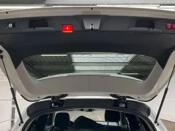 Mercedes-Benz b GLC 300 e 4M AMG Line Multibeam  Distr
