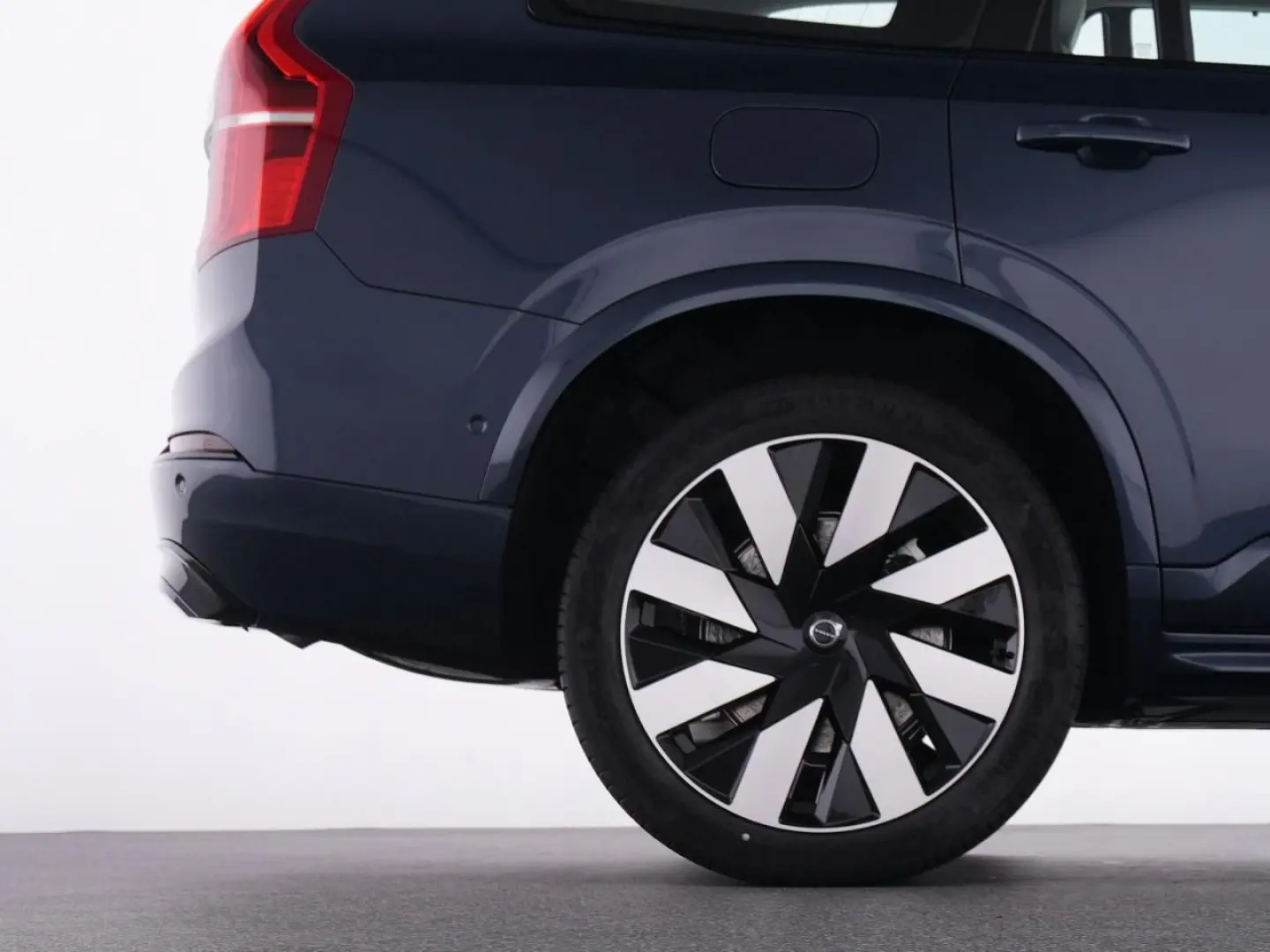 XC90 T8 AWD Ultra Dark+LM21+Luftf+B&W+360Kam+Mas